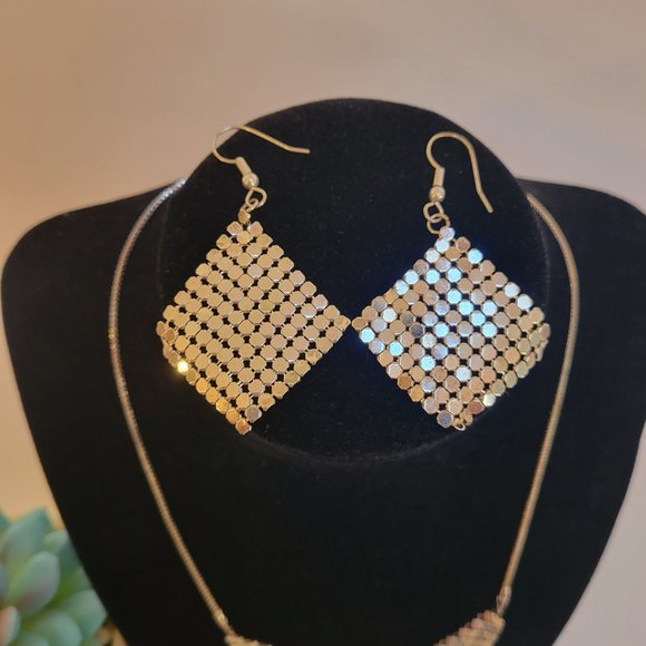 Triangular Silver Mesh Necklace and Earrings - Picture 3 of 5